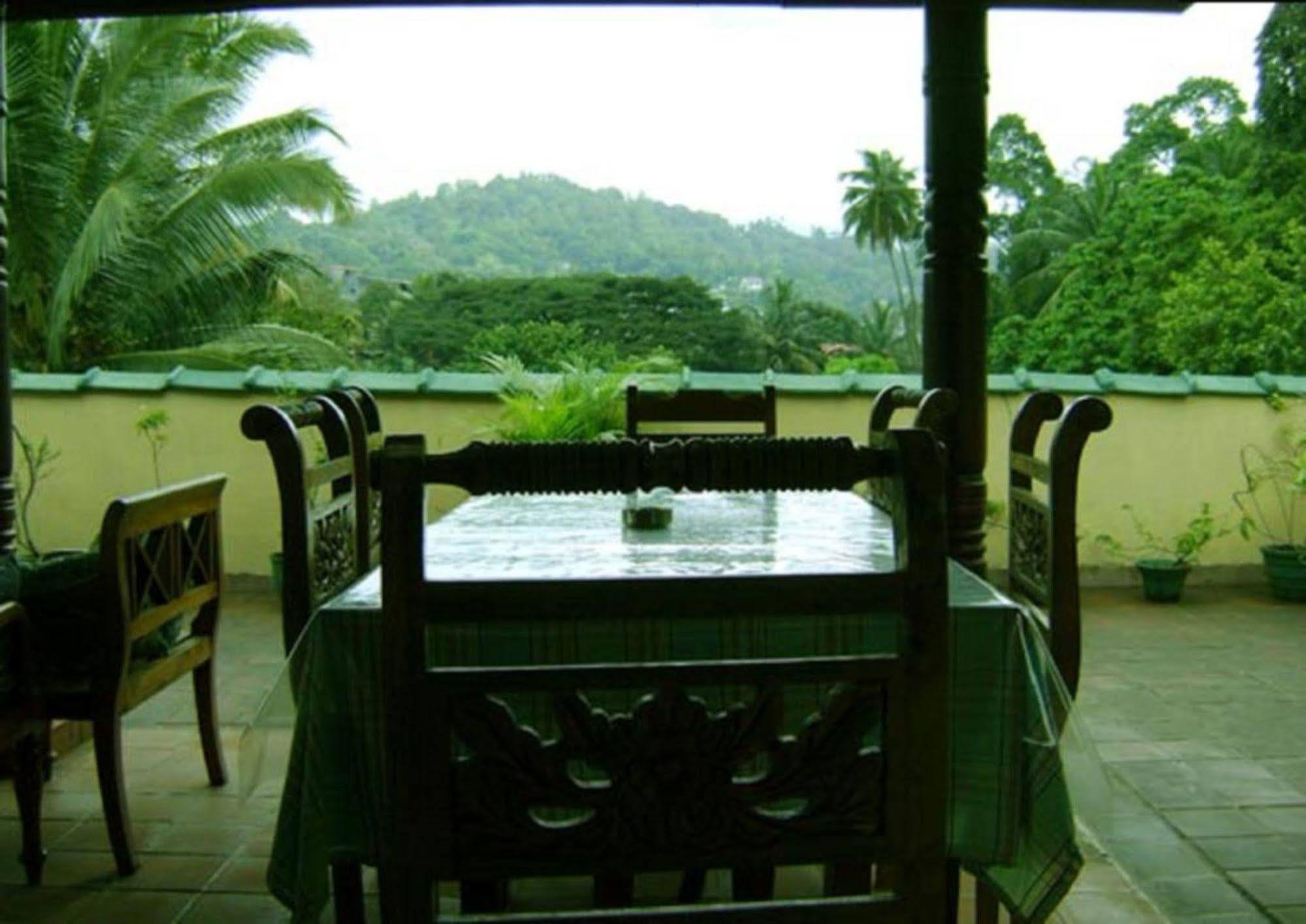 Palm Garden Home Stay Deiyannewela ภายนอก รูปภาพ